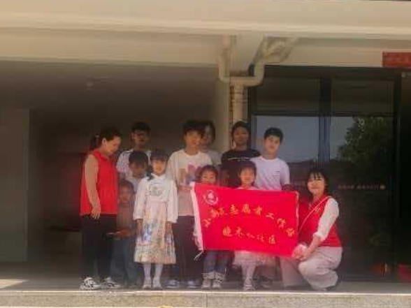 易俗河镇晓木塘社区：暖心公益进社区 乒乓球课堂点亮少年课余时光