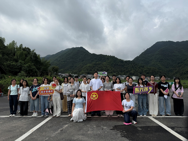 青春赴乡约 山水共欢歌——湘潭县“返家乡”大学生在石鼓镇开展主题团建活动