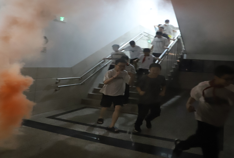 应急演练始于心，防范未然始于行——天易贵竹学校初中部开展夜间消防疏散演练
