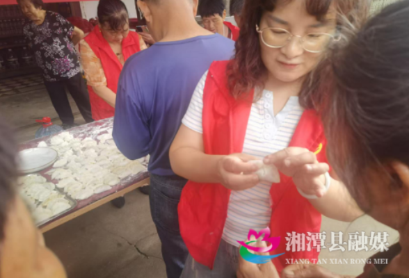谭家山镇土地庙社区：开展中秋敬老志愿服务活动