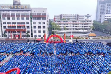 策马扬鞭再出发——湘潭江声实验学校2026年春季开学典礼隆重举行