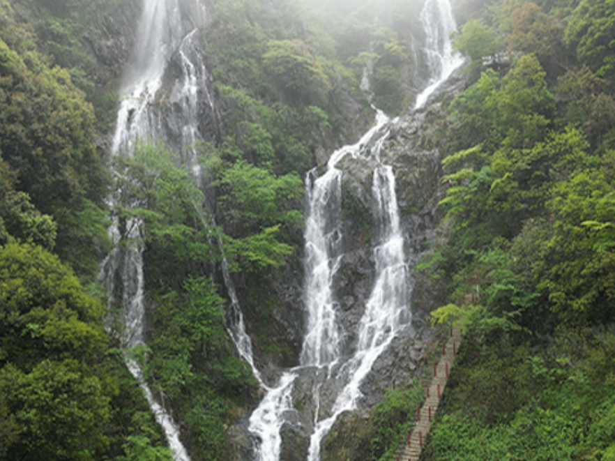 湘潭县石鼓镇顶峰村曹家坳瀑布：深山飞瀑，原生态秘境