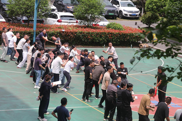 凝心聚力展风采 团结拼搏促奋进 ——县委党校2026年春季学期主体班拔河比赛圆满举行