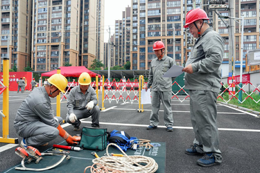 以赛强技砺铁军 精耕配网保民生—— 国网湘潭县供电公司举办安全技能劳动竞赛