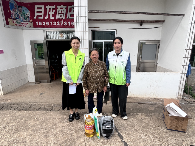 谭家山民政社工站：“圆梦微心愿 关怀暖人心”