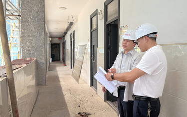宋任飞督导消防安全风险隐患“十大重点攻坚”整治工作