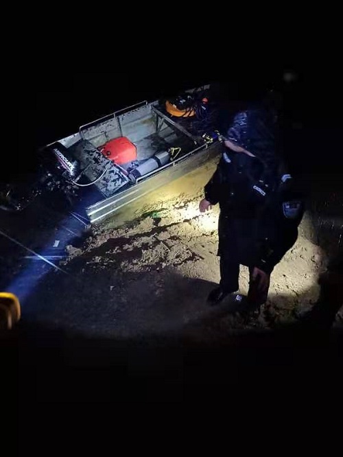 非法捕鱼2.jpg 非法捕鱼2.jpg