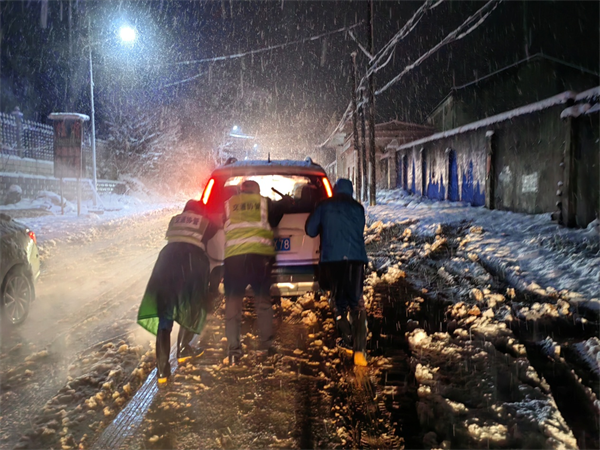 合力推车前进.png 合力推车前进.png