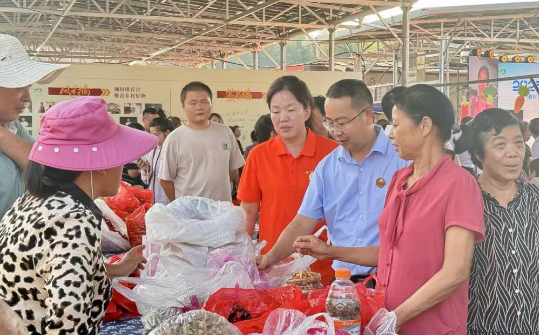 “线上引流+线下展销” 排头乡供销大集点燃乡村振兴“新引擎”