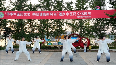 湘潭县还是太全面了，千余人来到湘江外滩“中医夜市“，市民：这才是中医的正确打开方式