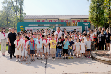 赤湖小学丰收节：邓述东携“一亩田教学”进校园 春种秋收伴成长