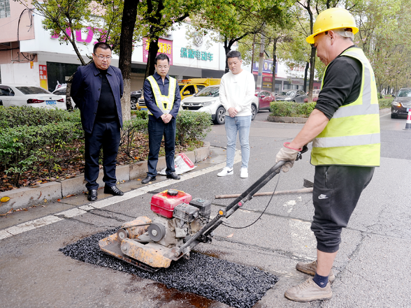 回应群众关切！湘潭县修复路面小坑洞