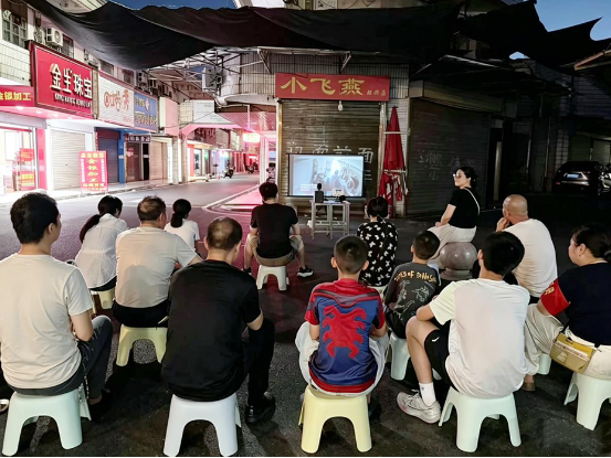 夏夜安全“不打烊”安全课堂走进易俗河镇大市场
