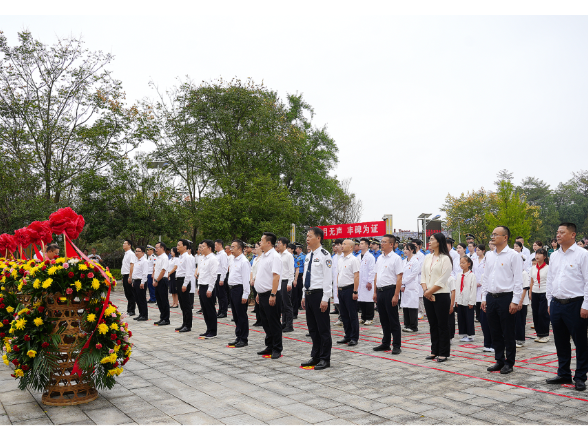 湘潭县举行向人民英雄敬献花篮仪式