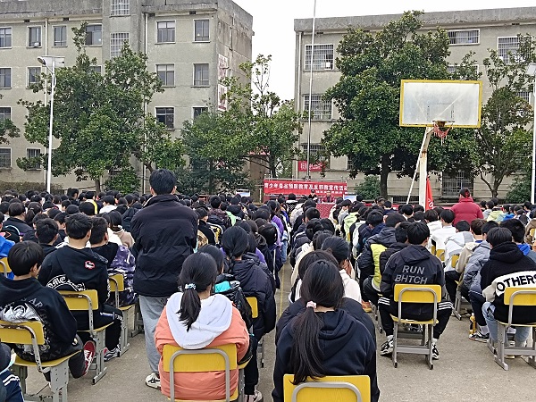 学校宣传.jpg