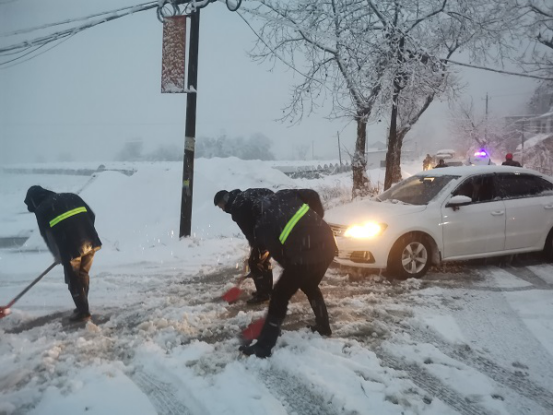 锦石乡以“雪”为令,全力铲雪除冰保平安334.png 锦石乡以“雪”为令,全力铲雪除冰保平安334.png