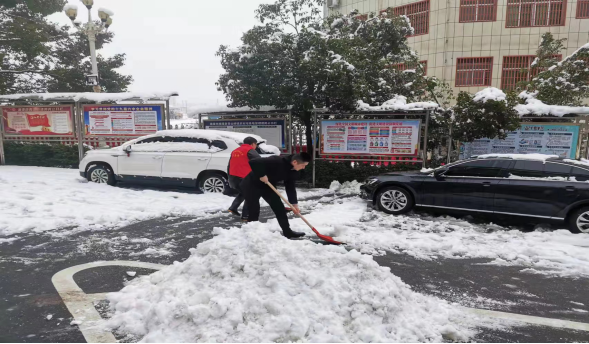 浴“雪”奋战党旗扬,除雪保畅领航者(1)342.png 浴“雪”奋战党旗扬,除雪保畅领航者(1)342.png