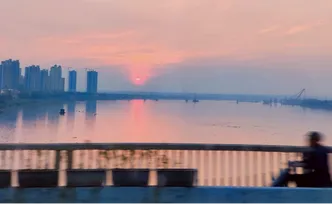 组图| 数百次日落 绘就钢与霞的湘江手卷