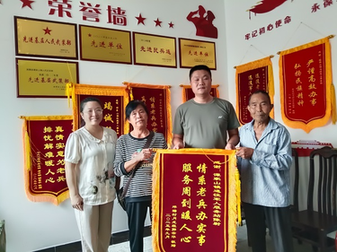 谭家山镇： 真情服务暖兵心 锦旗致谢显担当