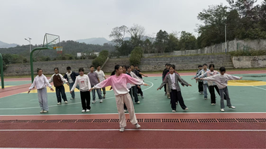 石潭坝中学：乡土育少年 律动展青春