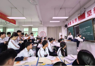 国培研修走进湘潭县四中 校际互学共探育人路径