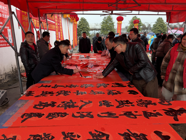 中路铺镇首届春节村晚热闹启幕 乡味年味唱响幸福年