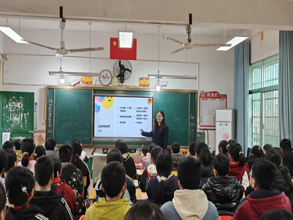 “珍爱生命，守护青春”——乌石镇开展禁毒宣传与自护教育进校园活动