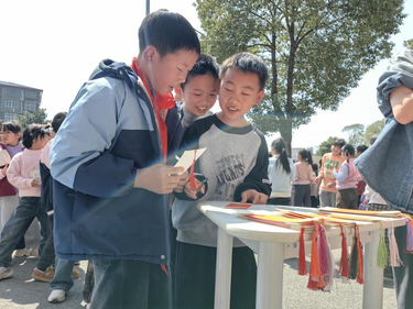 中路铺镇中心小学：挥毫书骏志   墨香启新程 