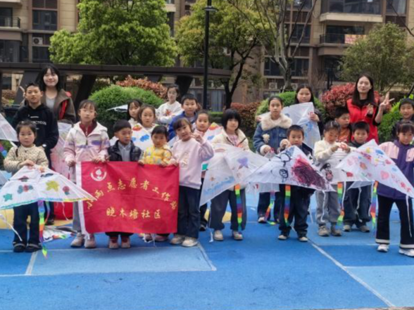 易俗河镇晓木塘社区清明风筝制作与放飞活动