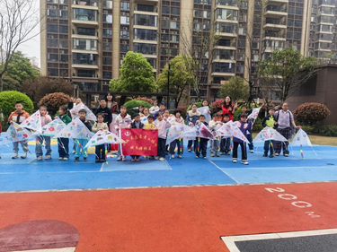 易俗河镇晓木塘社区清明风筝制作与放飞活动