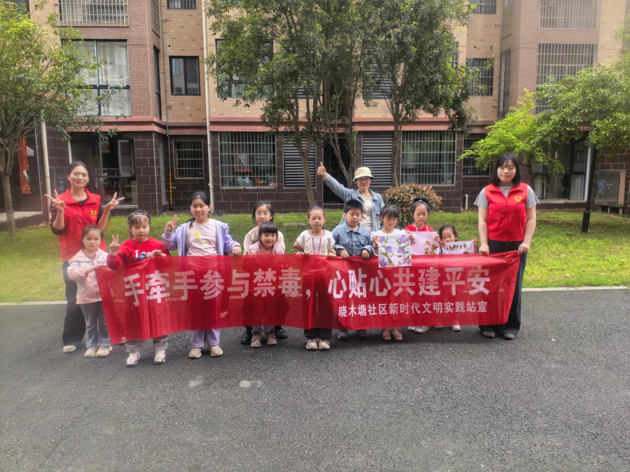 易俗河镇晓木塘社区：禁毒宣传进小区，平安相伴你我他