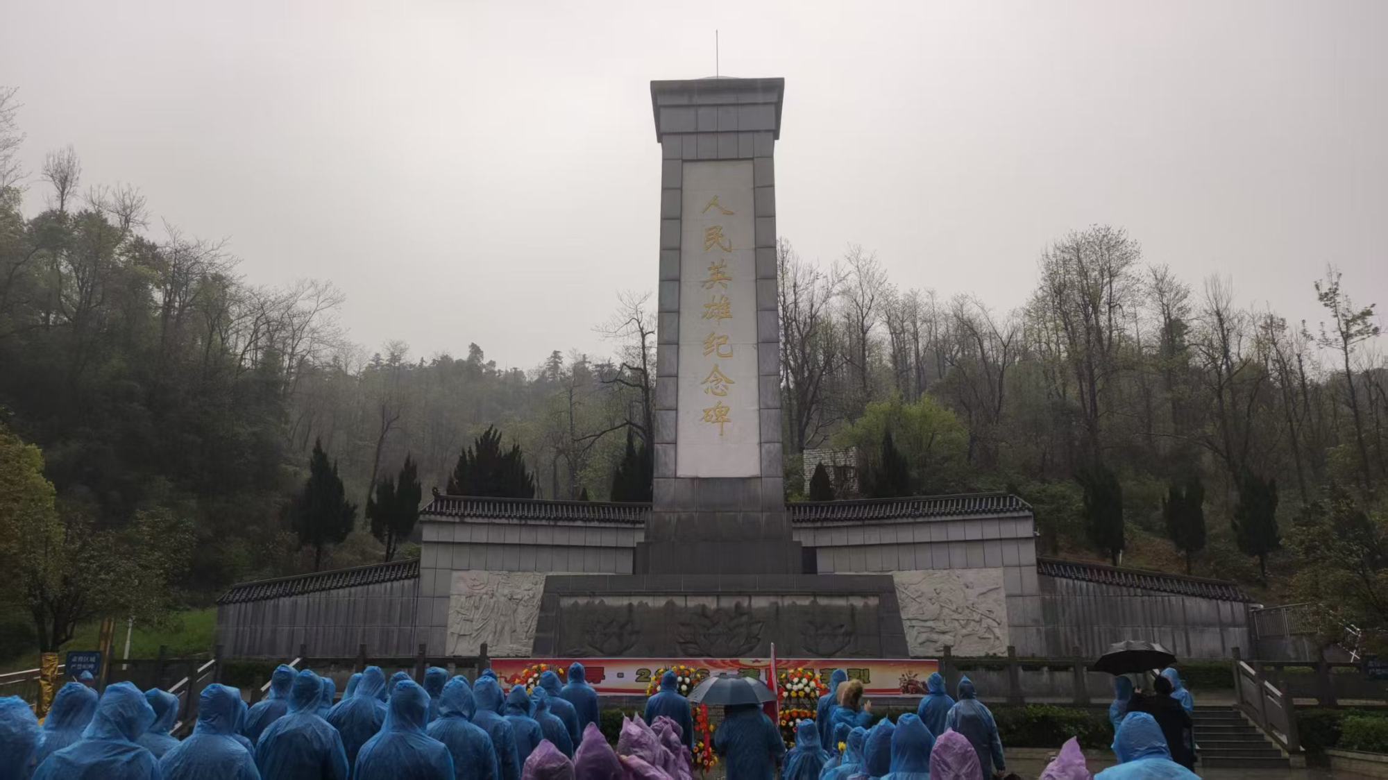 中路铺镇开展“追寻·2026·清明祭英烈”主题祭扫活动