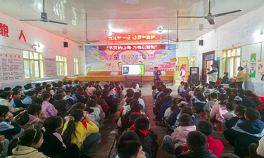 书页纳山海，万卷启新知 ——杨嘉桥中心小学开展名家进校园活动