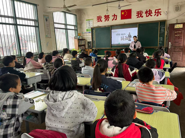 排头乡黄荆坪中心小学：视导把脉明方向 深耕课堂促提升