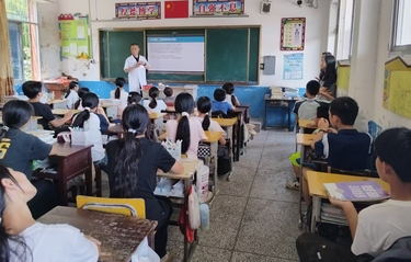 白石镇:开展心理健康知识讲座进校园活动