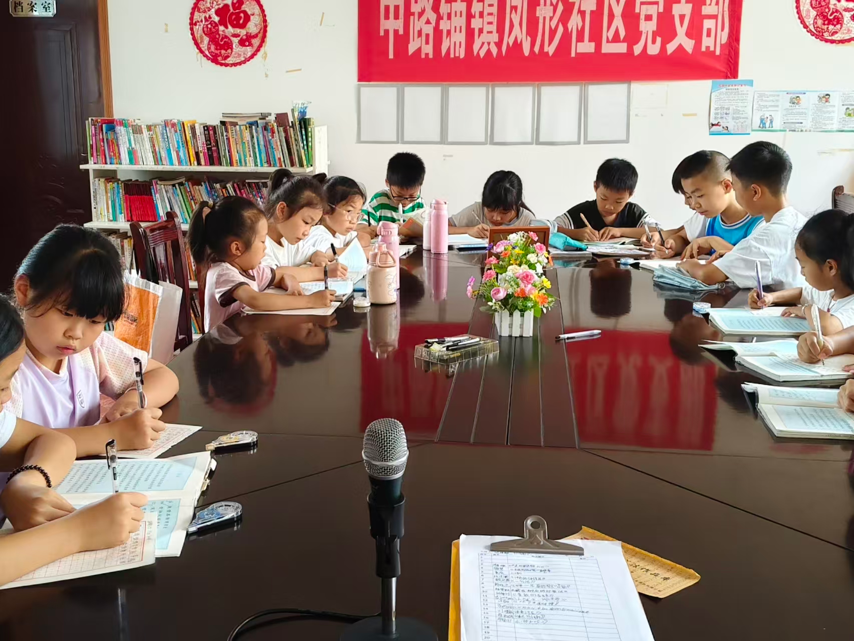 书香伴盛夏 安全护成长—— 中路铺镇新时代文明实践活动点亮少年假期生活
