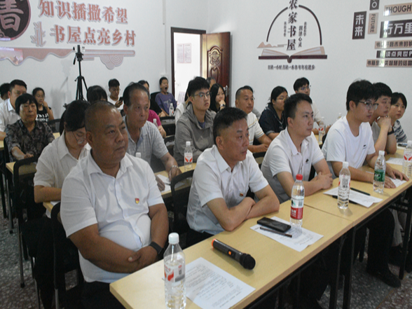 以学促练强本领 扎根乡土助振兴——袁谷红工作室石潭教学点开展沉浸式基层研学实践活动
