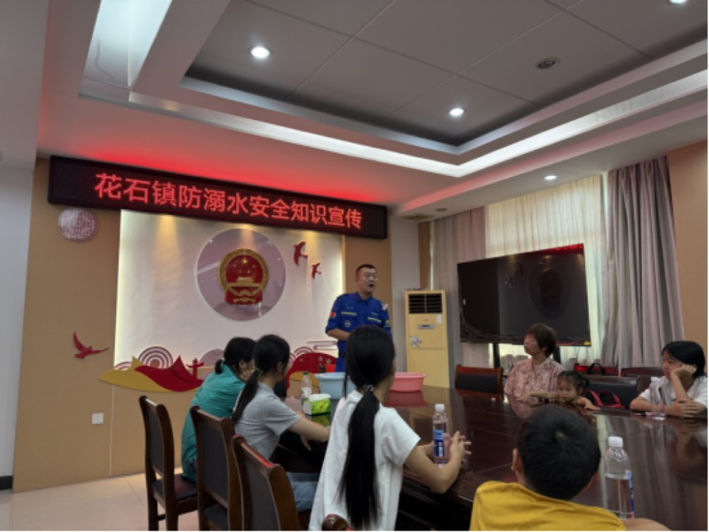 花石镇：暑期护童防溺水 温情相伴伴成长