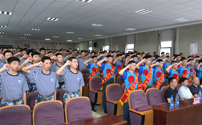 逐梦海天！湘潭县一中海航班学子开启报国新征程
