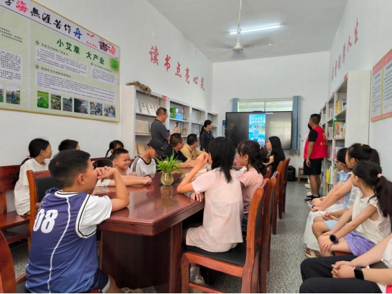 分水乡较场村农家书屋开展演讲指导暨防溺水科普宣传活动
