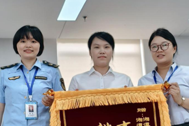 锦旗映初心 服务暖企心！湘潭县市场监督管理局优质政务服务获企业点赞