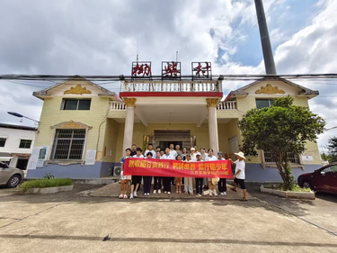 少年挥汗润沃土 金稻丰收砺成长 ——一堂搬进中路铺镇田间的农耕实践课