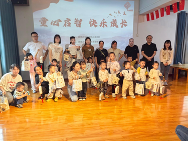 易俗河镇百花社区开展未成年人中秋亲子主题活动