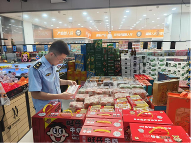 湘潭县市场监督管理局：查节日食品 促明码标价