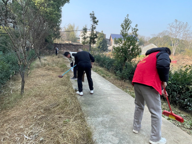 锦石乡：“净”迎新年，党员先行展担当