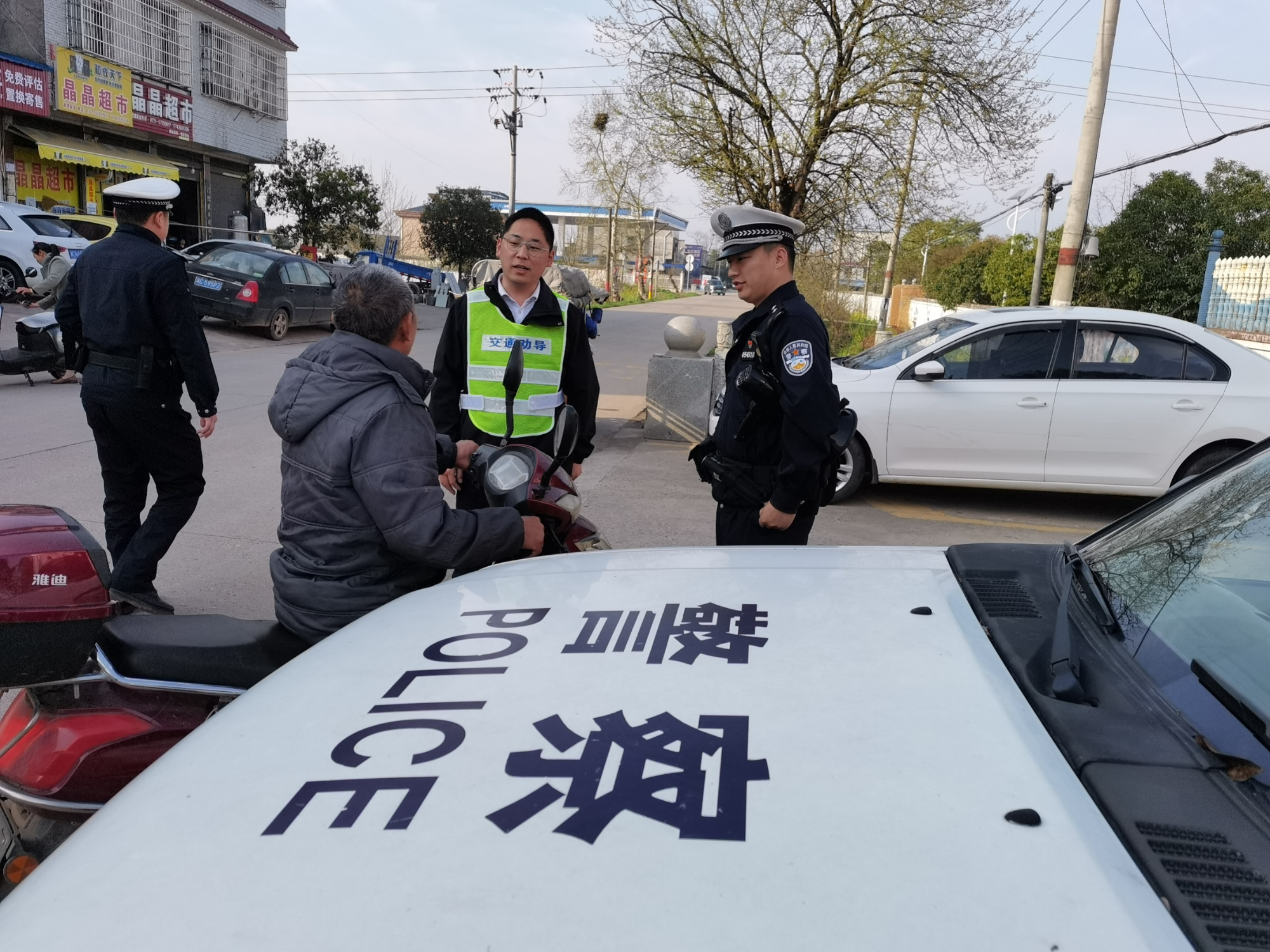 锦石乡：强化交通安全检查，确保群众安全出行