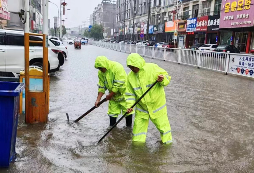 暴雨侵袭 湘潭县城管筑牢防汛“安全网”