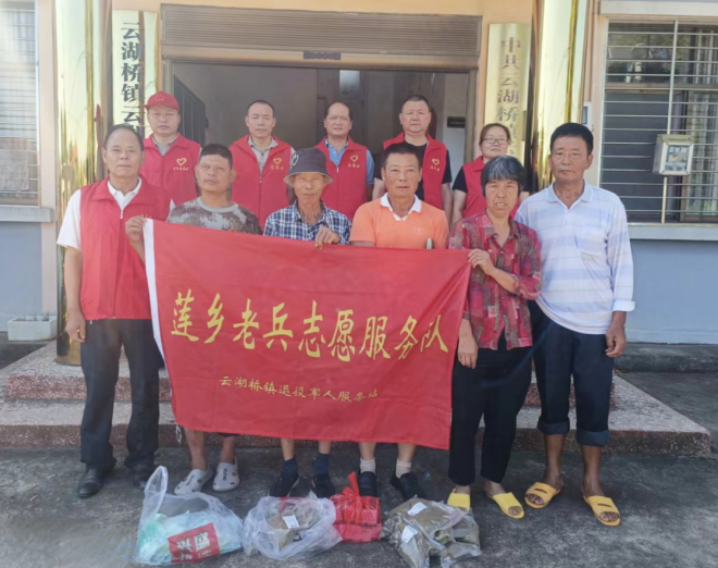 云湖桥镇：退役军人志愿者慰问保洁员 开展防溺水宣传