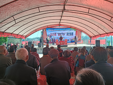 云湖桥镇飞栏村：花鼓戏唱响重阳 文艺惠民助力乡村振兴
