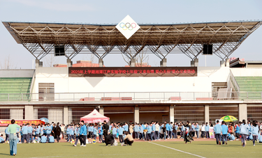 湘潭江声实验学校七年级举办2025爱心义卖活动，传递温暖与希望